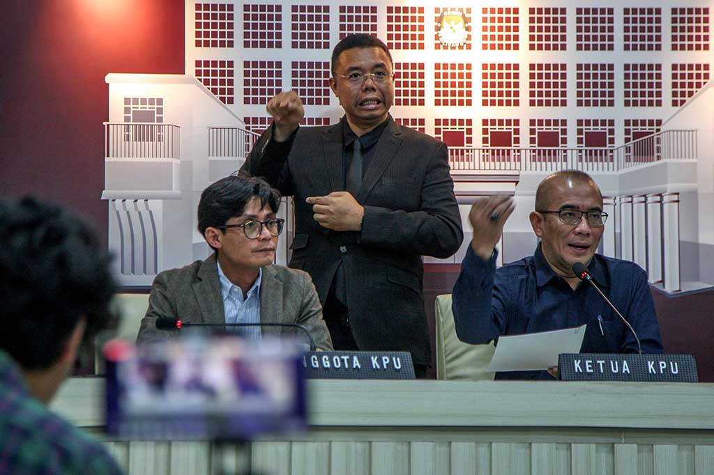 Hasyim mengungkapkan KPU telah mengambil empat tindakan atas kesalahan ini. Pertama, surat suara yang telah dikirim ke pemilih di Taiwan itu dinyatakan masuk ke kategori rusak dan tidak diperhitungkan.