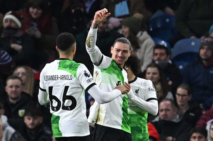 Penyerang Liverpool Darwin Nunez. mengakhiri puasa golnya di liga selama hampir dua bulan, saat membuka keunggulan The Reds melalui sepakannya memanfaatkan operan Cody Gakpo saat laga baru berusia enam menit.