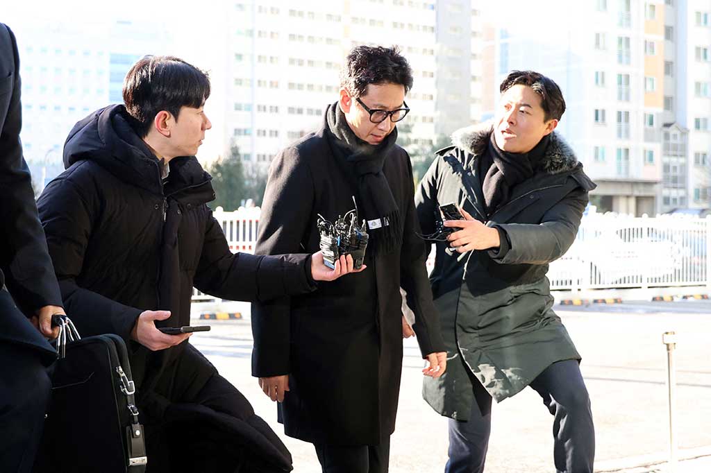 Sebelumnya terkenal karena citra sehatnya, outlet berita lokal melaporkan bahwa aktor tersebut dikeluarkan dari proyek televisi dan komersial menyusul skandal narkoba yang ia alami.