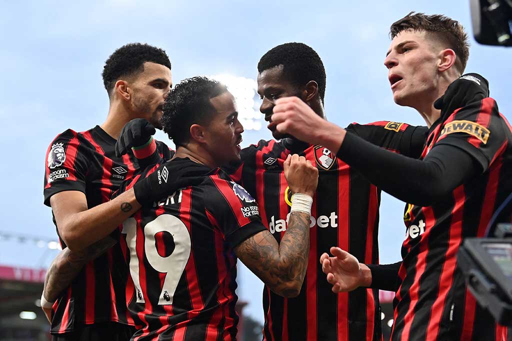 Bournemouth melanjutkan tren positif dengan menorehkan empat kemenangan beruntun pada ajang Liga Inggris setelah menghajar Fulham dengan skor 3-0 di Stadion Vitality, Bournemouth, Rabu, 27 Desember 2023 dini hari WIB.