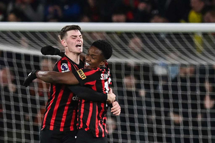 Selanjutnya skuad asuhan Andoni Iraola sukses mengakhiri laga dengan kemenangan 3-0 setelah menambah keunggulan lewat gol Dominic Solanke dan Luis Sinisterra.