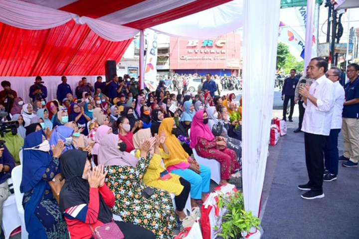 Presiden menyampaikan bahwa BLT El Nino tersebut diberikan untuk meningkatkan daya beli masyarakat karena kenaikan harga sejumlah kebutuhan pokok. 