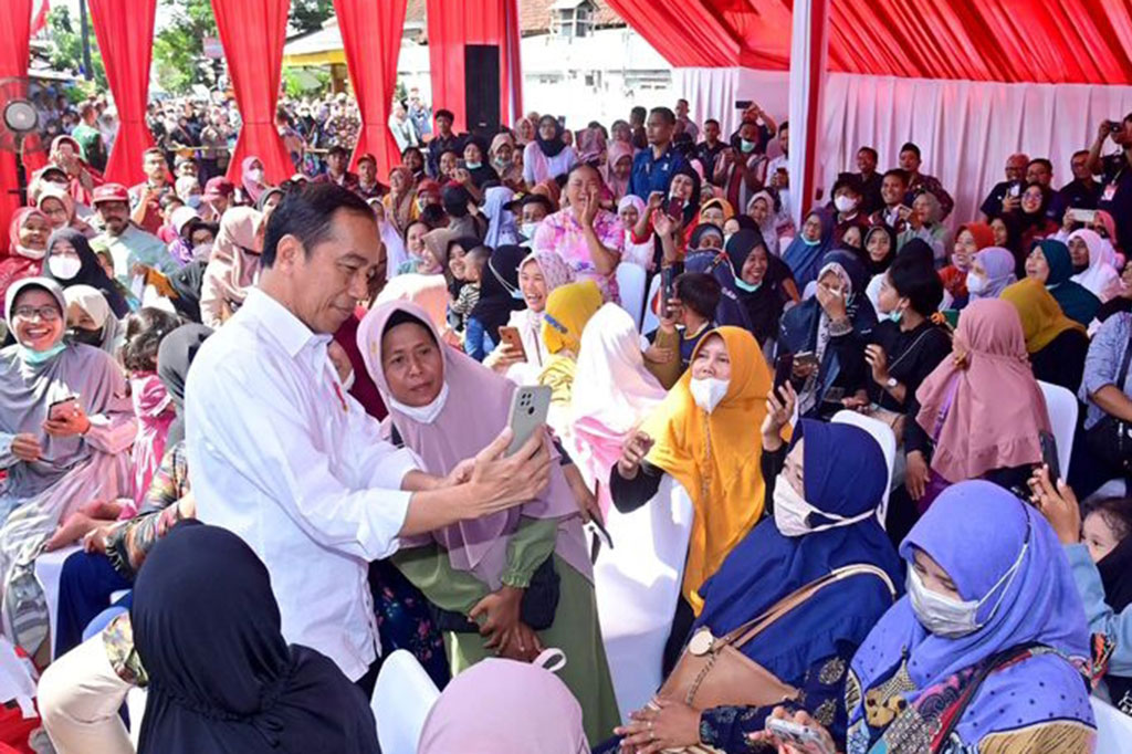 Sumiatun, salah satu penerima manfaat merasa bersyukur dengan bantuan yang diberikan oleh pemerintah untuk memenuhi kebutuhan pokoknya. Dirinya berharap agar bantuan serupa bisa dilanjutkan untuk meningkatkan daya beli masyarakat. 