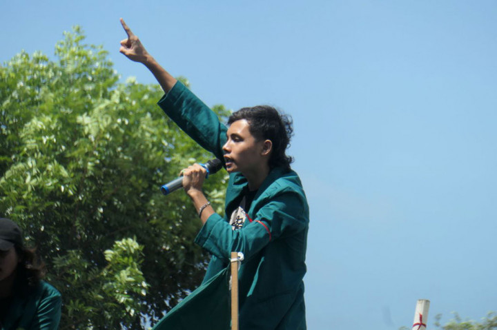 Khalilullah, salah satu mahasiswa yang ikut dalam aksi tersebut, mengatakan bahwa kedatangan pengungsi Rohingya telah menimbulkan keresahan di masyarakat Aceh. 