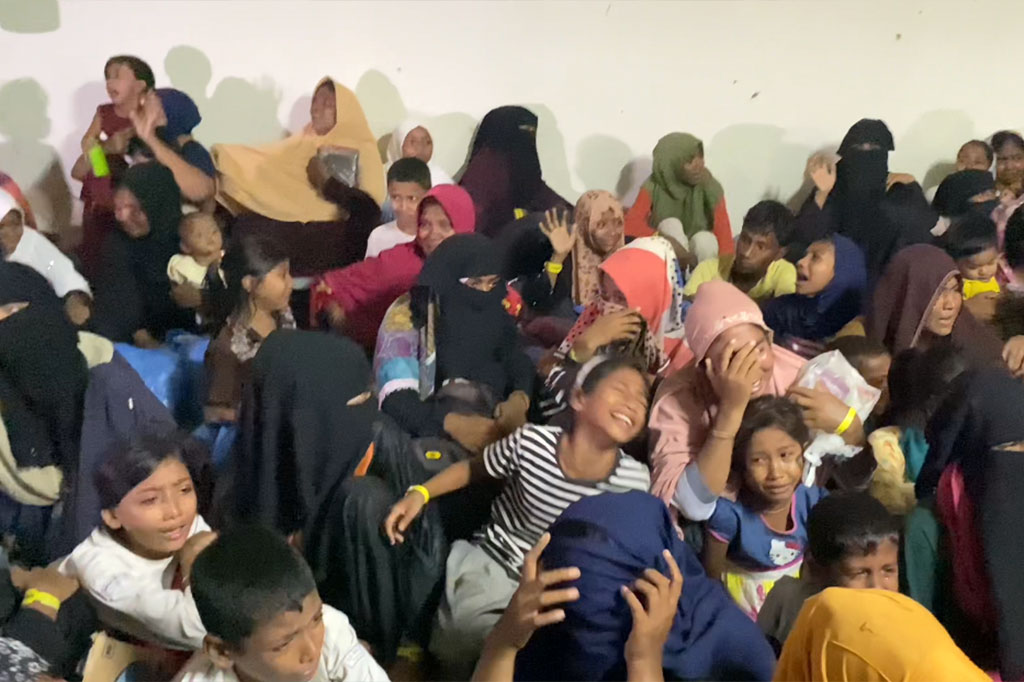 Kondisi memanas tersebut membuat para imigran sempat histeris ketakutan.