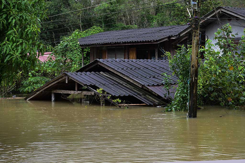 Banjir yang terjadi sejak 22 Desember lalu, telah merendam lebih dari 70.000 rumah di Provinsi Satun, Songkhla, Pattani, Yala dan Narathiwat.