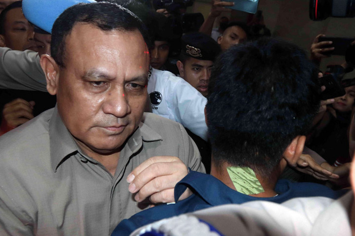 Firli  keluar meninggalkan Gedung Bareskrim Polri tanpa memberikan keterangan kepada wartawan.