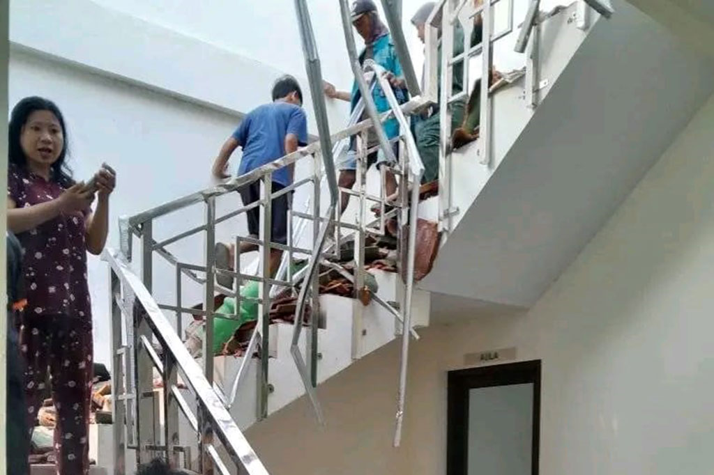 Sementara itu, Kepala Pelaksana Badan Penanggulangan Bencana Daerah (BPBD) Pangandaran, Untung Saeful Rokhman mengatakan, warga merasakan guncangan gempa dan beberapa di antaranya juga sebagian merasakan tetapi tidak sampai menimbulkan kepanikan. Pihaknya hingga kini masih belum menerima laporan kerusakan rumah.