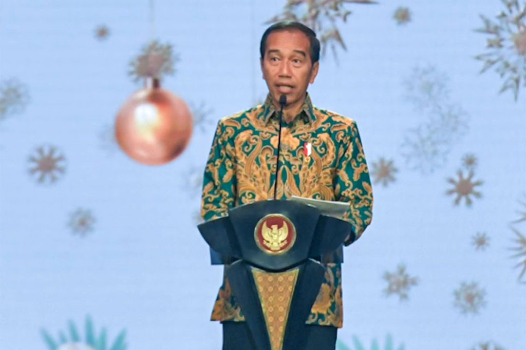 Presiden Joko Widodo (Jokowi) mengajak umat Kristiani di seluruh pelosok negeri untuk memberikan contoh keberagaman kepada dunia.  