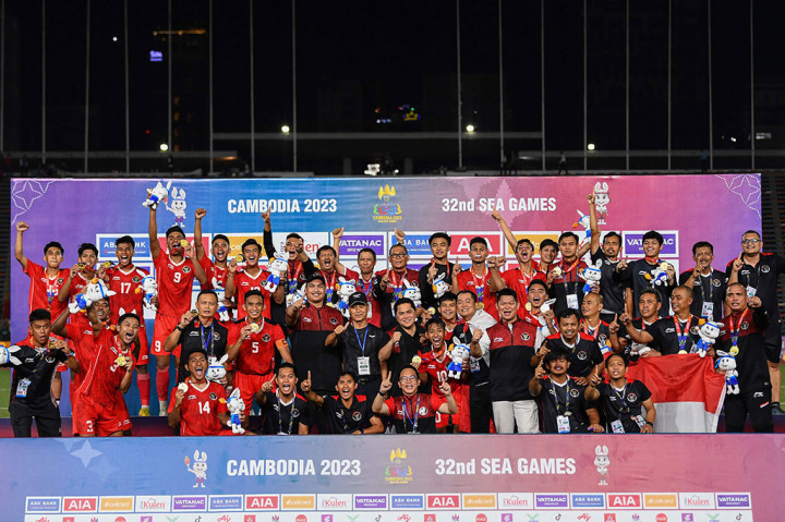 15 Mei, Timnas Indonesia U-22 mengalahkan Thailand dengan skor 5-2 dalam laga final Sepak Bola SEA Games 2023 di Stadion Nasional Olimpiade Phnom Penh, Kamboja. Keberhasila Timnas Indonesia U-22 tersebut sekaligus mengakhiri puasa gelar di SEA Games selama 32 tahun.