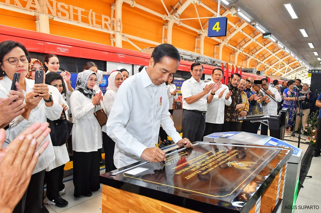 28 Agustus, Presiden Joko Widodo meresmikan operasional LRT Jabodetabek, yang menandai pencapaian besar pembangunan Indonesia di sektor transportasi. Operasional LRT Jabodetabek diharapkan dapat menekan kemacetan dan polusi di Jakarta, serta menghadirkan perhalanan yang lebih nyaman dan ramah lingkungan bagi masyarakat.