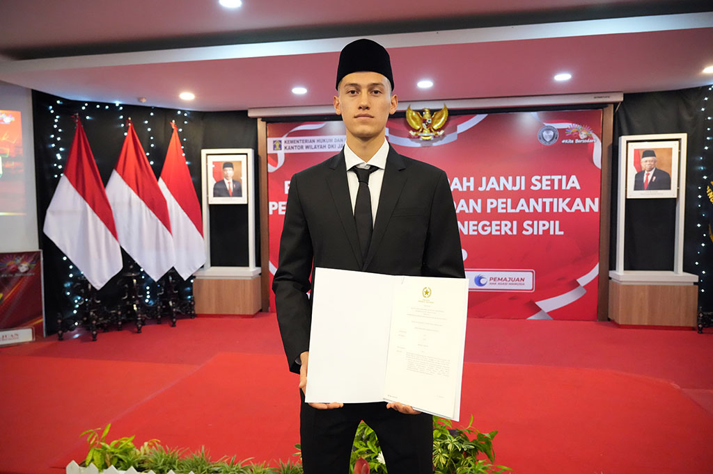“Perasaan saya senang, tentu saja. Akhirnya saya bisa menyelesaikan prosesnya dengan baik dan menjadi Warga Negara Indonesia (WNI). Ini adalah hari yang luar biasa dan saya dalam kondisi baik. Saya ingin berterima kasih kepada Ketum PSSI Bapak Erick Thohir juga pemerintah Indonesia. Saya siap memberikan segalanya untuk negara ini. Saya sudah tidak sabar ingin bergabung dengan tim dan bermain untuk Indonesia,” kata Idzes.