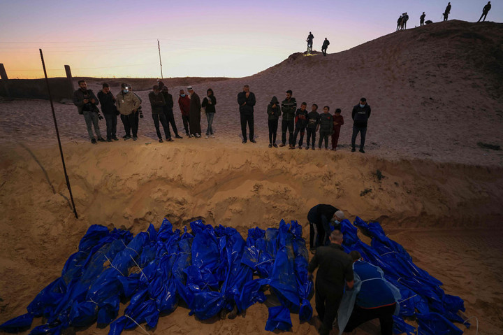 Pernyataan itu mengkritik apa yang dianggapnya sebagai sikap bungkam organisasi internasional yang beroperasi di Gaza, termasuk Komite Internasional Palang Merah, atas kejahatan mengerikan yang dilakukan pendudukan (Israel). Sementara itu, otoritas Israel belum mengomentari tuduhan tersebut.