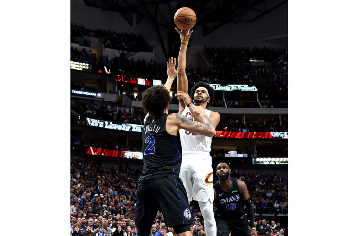 Jarrett Allen menjadi penyelamat tim dengan penampilannya yang memukau, dengan mencatat double-double 24 poin dan 23 rebound.