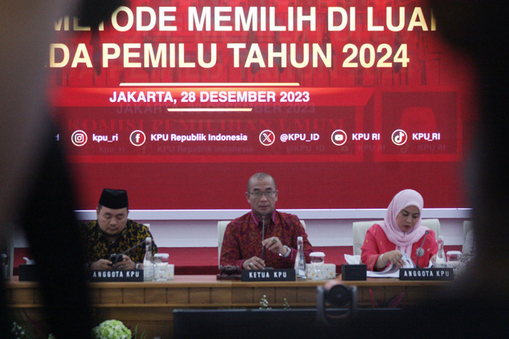 Ketua KPU Hasyim Asy'ari menegaskan bahwa pembagian surat suara Pemilu 2024 kepada pemilih di Taipei, Taiwan, sebelum waktunya akan dianggap sebagai surat suara rusak dan bakal digantikan dengan surat suara baru. Hal itu merespon pernyataan Ketua Bawaslu Rahmat Bagja yang merekomendasikan agar surat suara itu tak dianggap rusak. 