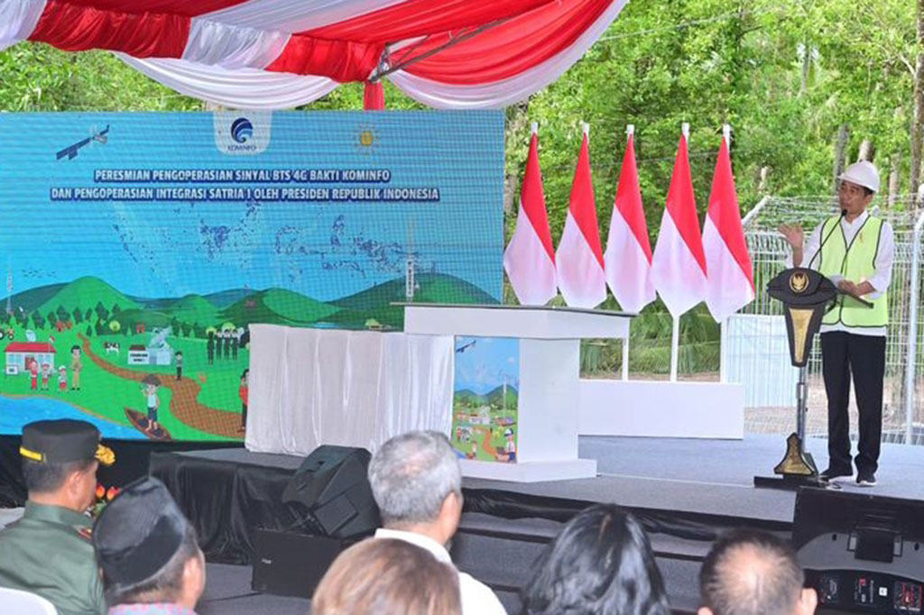 Presiden Joko Widodo menekankan pentingnya konektivitas melalui akses internet hasil pembangunan infrastruktur menara Base Transceiver Station (BTS) 4G untuk menjangkau dan menghubungkan seluruh lapisan masyarakat dalam rangka memperkuat persatuan bangsa.