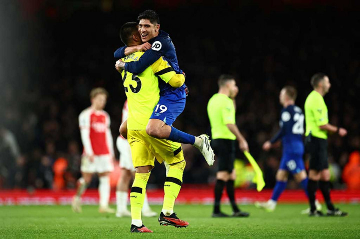 Kekalahan tersebut membuat Arsenal berada di posisi kedua dengan koleksi 40 poin, unggul satu poin atas Aston Villa dan tiga poin atas Manchester City, yang masih memiliki satu pertandingan yang belum dimainkan. Sementara West Ham di peringkat ke-6 dengan 33 poin.