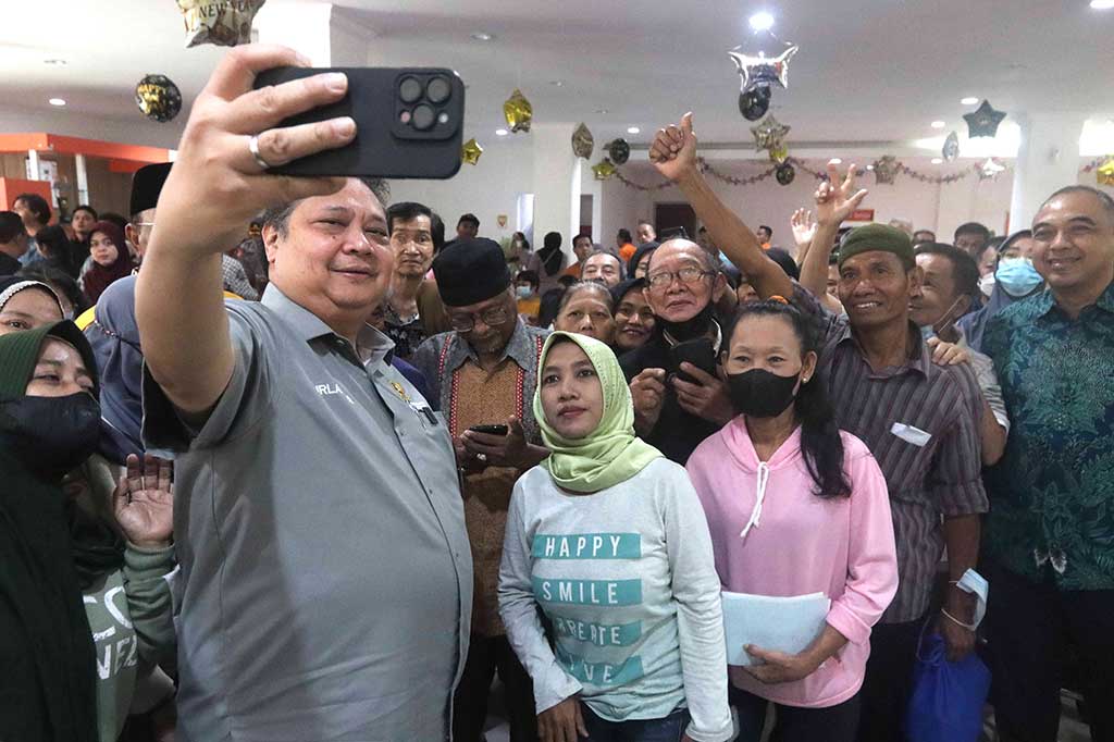 Sebagian penerima manfaat yang ditemui di Yogyakarta berprofesi sebagai tukang becak dan laundry untuk mahasiswa, sedangkan di Jakarta Barat mayoritas tidak bekerja. Dia mengharapkan Kantor Pos Indonesia dalam menyalurkan dengan tepat sasaran melalui sistem by name by address.