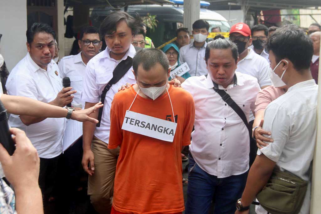 Berdasarkan pantauan, Panca D tiba di rumah kontrakannya, tempat dilakukannya rekonstruksi dugaan kasus pembunuhan pada anak-anaknya. Panca kemudian dibawa ke rumah kontrakannya oleh polisi untuk menjalani rekonstruksinya sekira pukul 14.00 WIB.