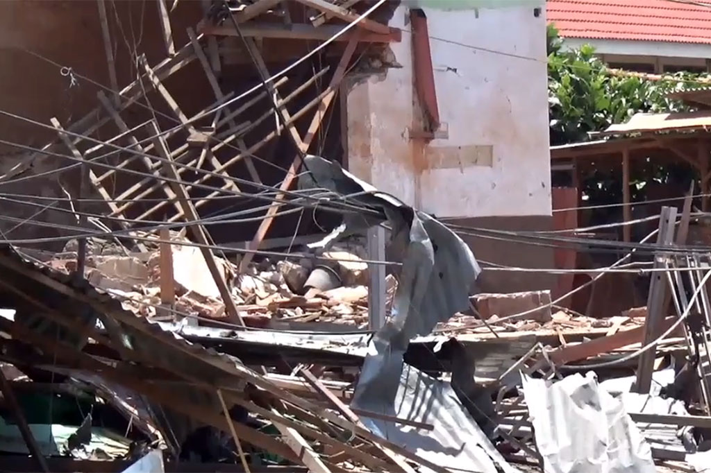 Peristiwa ledakan tersebut terjadi pada Jumat sekitar pukul 08.30 WIB. Akibat ledakan ini seorang tewas atas nama Gugus (55) warga Kampung Bedak timur Desa Banyu Ajuh, Kecamatan Kamal, Kabupaten Bangkalan. 