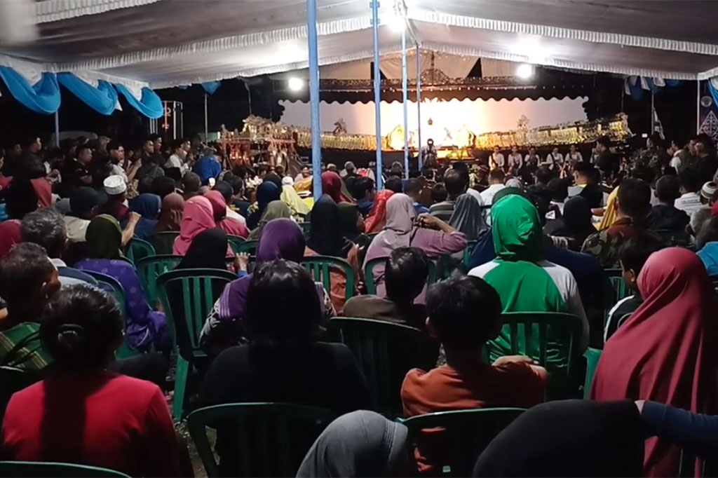 Pagelaran wayang kulit ini dalam rangka hari ulang tahun yang ke-8, Komunitas Pelestari Seni Budaya Nusantara. Selain menghadiri pentas seni ini, pada safari politiknya di Ponorogo, Anies dan timnas AMIN akan melaksanakan sejumlah agenda hingga dijadwalkan selesai pada Sabtu, 30 Desember siang.