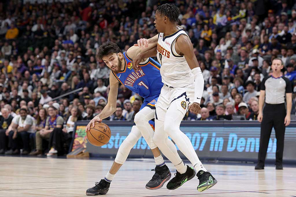 Pemain amatir Thunder Chet Holmgren mencetak 24 poin, Josh Giddey 12 poin, dan Jalen Williams menambahkan 11 poin dan sembilan assist.