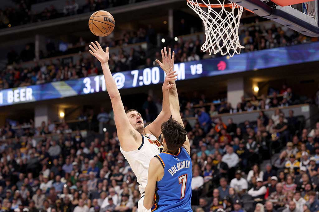 Bintang Nuggets sekaligus pemain berpredikat MVP Final NBA 2023 Nikola Jokic mencetak skor terbanyak sekaligus mencatat double-double dengan 19 poin dan 10 rebound. Dia hampir mencatat triple-double dengan tambahan tujuh assist.