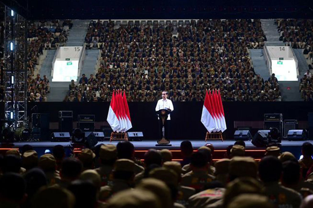 Jokowi mengajak seluruh komponen masyarakat untuk proaktif mengawasi netralitas KPU demi mencapai legitimasi hasil pemilu. 