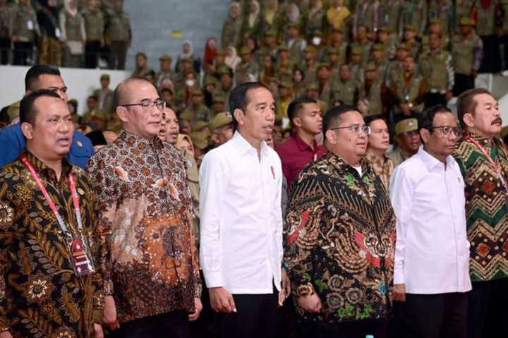 Di hadapan sekitar 6.183 peserta kegiatan, Jokowi menyebut KPU dan Badan Pengawas Pemilu memiliki tanggung jawab mencerahkan pemilih untuk menghasilkan pemilih yang cerdas.  