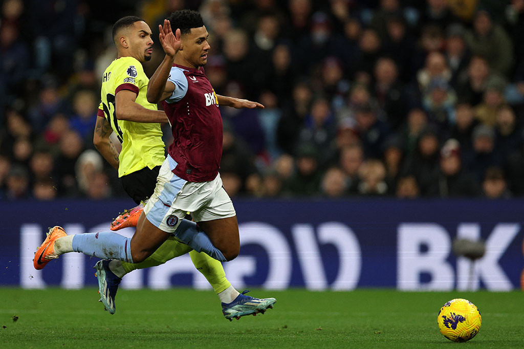 Aston Villa berhasil naik ke posisi kedua klasemen sementara Liga Inggris, berkat kemenangan 3-2 atas tamunya Burnley pada pertandingan yang dimainkan di Villa Park, Birmingham, Sabtu, 30 Desember 2023.