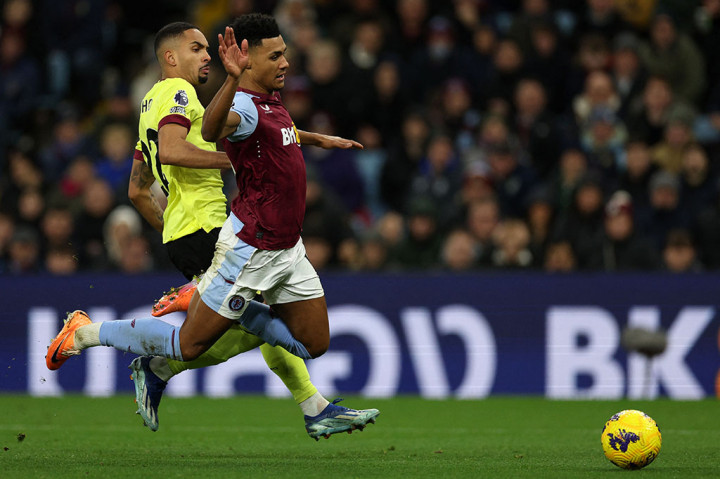 Aston Villa berhasil naik ke posisi kedua klasemen sementara Liga Inggris, berkat kemenangan 3-2 atas tamunya Burnley pada pertandingan yang dimainkan di Villa Park, Birmingham, Sabtu, 30 Desember 2023.