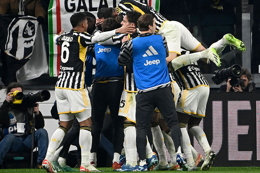 Kini skuad asuhan Jose Mourinho berada di peringkat ketujuh klasemen sementara Liga Italia dengan torehan 28 poin dari 18 pertandingan, berselisih lima poin dari zona Liga Champions.