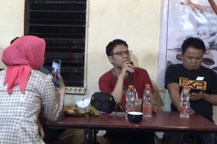 Ketua KPU Majene, Munawir mengatakan, jajarannya telah melakukan berbagai persiapan untuk mengantisipasi cuaca buruk saat distribusi logistik berlangsung. Apalagi sejumlah desa di wilayah tersebut sulit dijangkau menggunakan kendaraan roda 4 mau pun roda 2.