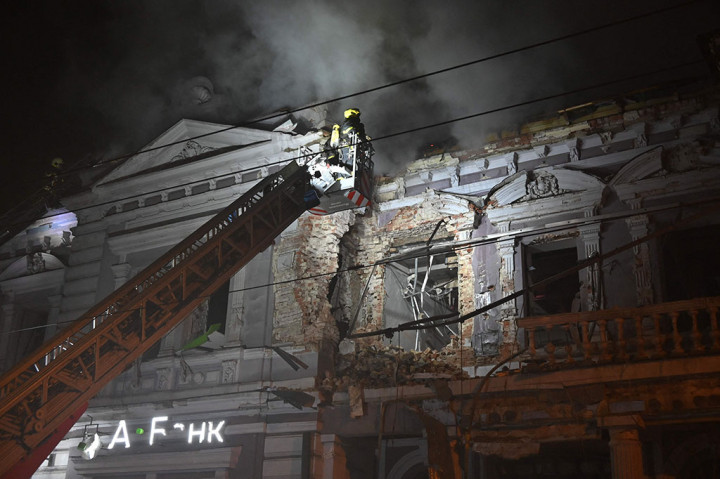 Rusia melancarkan serangan baru terhadap Ukraina saat fajar pada hari Minggu, 31 Desember 2023, sehari setelah bersumpah untuk membalas apa yang disebutnya 'serangan teroris' di kota Belgorod.