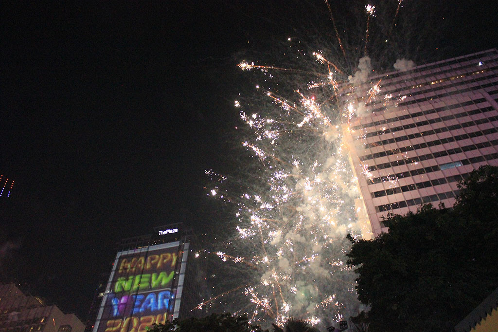 Atraksi malam tahun baru di Jakarta merupakan kerja sama Pemprov DKI Jakarta melalui Disparekraf yang dengan perusahaan media luar ruang City Vision.