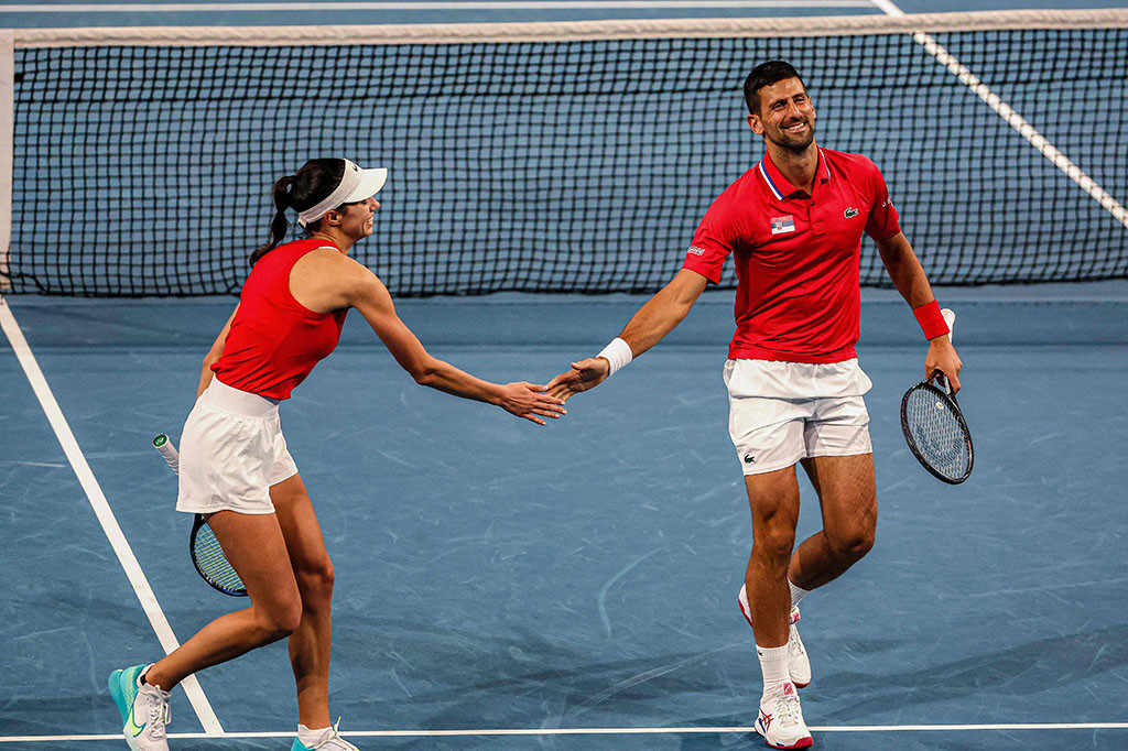 Djokovic memenangkan tunggal sebelumnya atas Zhang 6-3, 6-2 sementara Daniovic kalah 6-4, 6-2 dari lawannya dari Tiongkok Zheng, Pemain Paling Berkembang WTA 2023 yang naik menjadi peringkat 15 dunia.