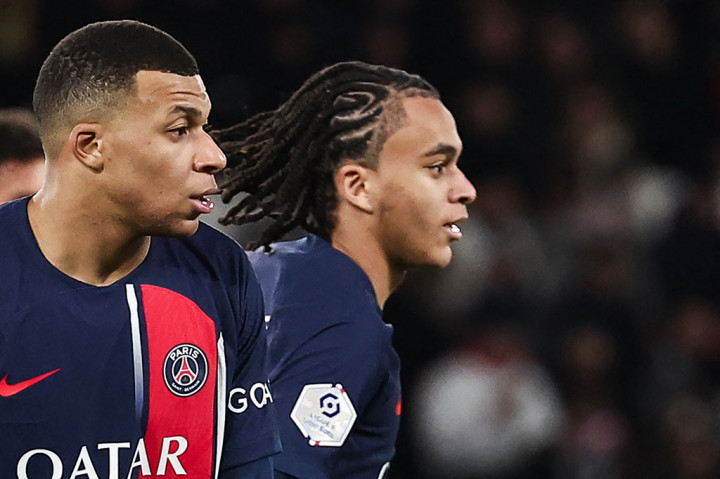 Masa depan Kylian Mbappe dan masa pacarannya yang berlarut-larut dengan Real Madrid diperkirakan akan menjadi tema utama jendela transfer yang dibuka di Eropa pada hari Senin, 1 Januari 2024.