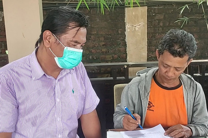 Budi Hartono menyampaikan permintaan maaf tersebut secara tertulis dalam berita acara yang dilengkapi meterai. Pertemuan permintaan maaf itu dilakukan di Rumah Makan Agis Surabaya, Minggu siang. Dihadiri Nurhendriyati Ningsih yang juga Ketua DPD Partai NasDem Sidoarjo, Badan Hukum Partai NasDem Sidoarjo Arief Zulkarnaen, serta sejumlah anggota tim pemenangan.