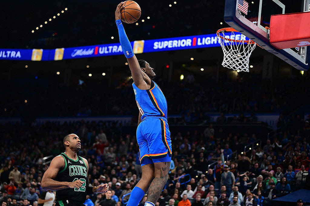 Oklahoma City tampaknya sedang menuju kemenangan, membuka keunggulan 18 poin di pertengahan kuarter keempat. Boston, bagaimanapun, bangkit dengan berani untuk memotong keunggulan Thunder menjadi hanya dua poin untuk membuat penyelesaian yang menegangkan.