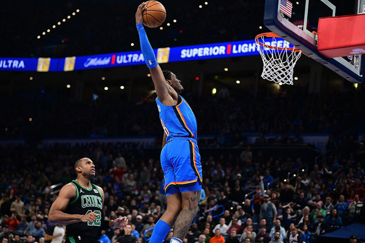 Oklahoma City tampaknya sedang menuju kemenangan, membuka keunggulan 18 poin di pertengahan kuarter keempat. Boston, bagaimanapun, bangkit dengan berani untuk memotong keunggulan Thunder menjadi hanya dua poin untuk membuat penyelesaian yang menegangkan.