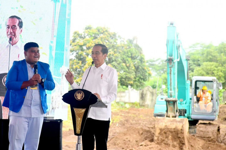 “Kita di tahun 2030-an, 2035-an ini akan mendapatkan bonus demografi yang kita harapkan kita bisa mengambil manfaat dan bisa melompatkan negara ini menjadi negara maju. Kuncinya ada di pembangunan sumber daya manusia (SDM),” ujarnya.