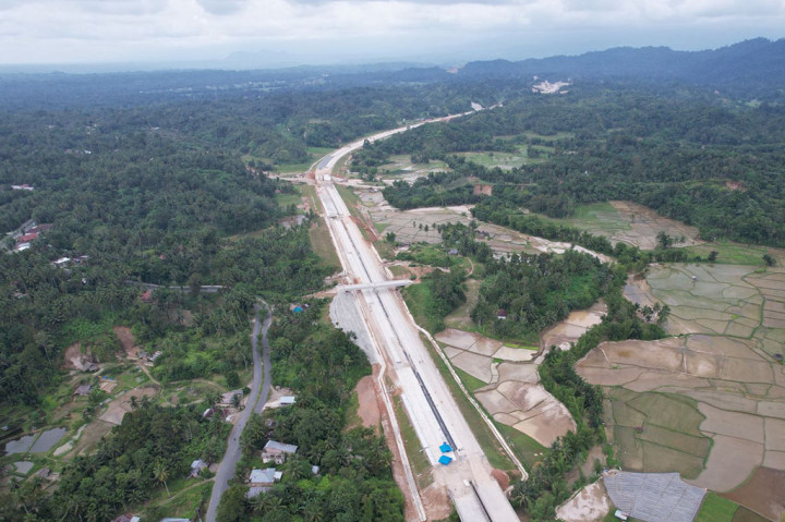 Setelah dioperasikan selama momen Libur Natal 2023 dan Tahun Baru 2024 (Nataru) sejak tanggal 24 Desember 2023, Tol Bangkinang-Koto Kampar sepanjang 24,7 Km akan ditutup kembali pada 3 Januari 2024 Pukul 17.00 WIB.