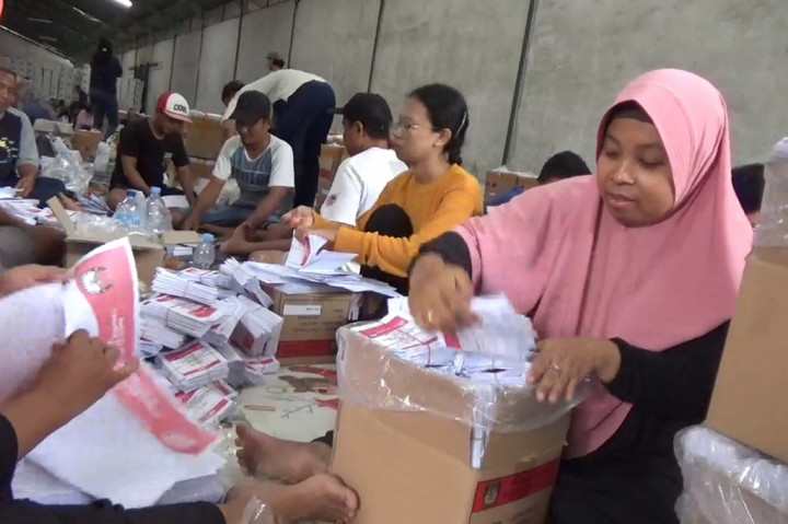 Ketua KPU Sidoarjo M Iskak mengatakan, ribuan surat suara yang rusak tersebut kondisinya bermacam-macam. Ada yang berlubang, robek, terdapat bercak warna hingga pemotongan yang tidak tepat.