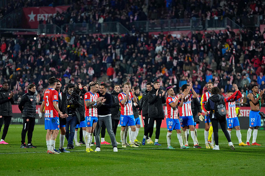 Girona tetap berada peringkat dua dan menyamai poin milik sang pemuncak klasemen Liga Spanyol, Real Madrid, yakni 48. Sedangkan Atletico menduduki peringkat tiga dengan poin 38.