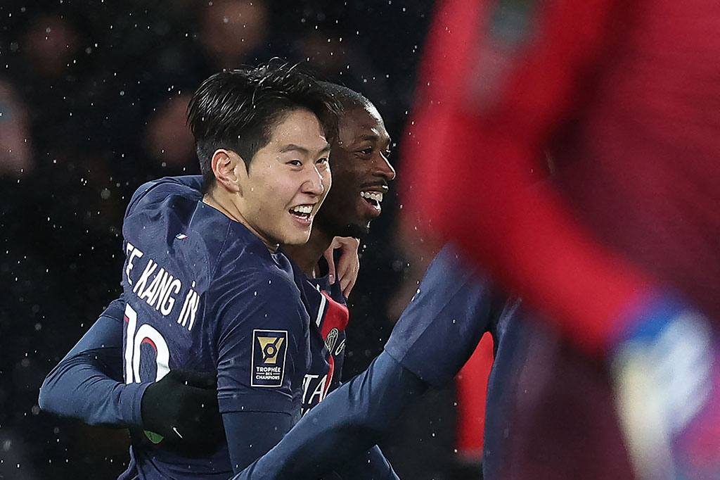 Lee, yang memainkan pertandingan terakhirnya sebelum berangkat ke Piala Asia di Qatar bersama Korea Selatan, membawa PSG unggul pada menit ketiga, menyelesaikan umpan Ousmane Dembele.