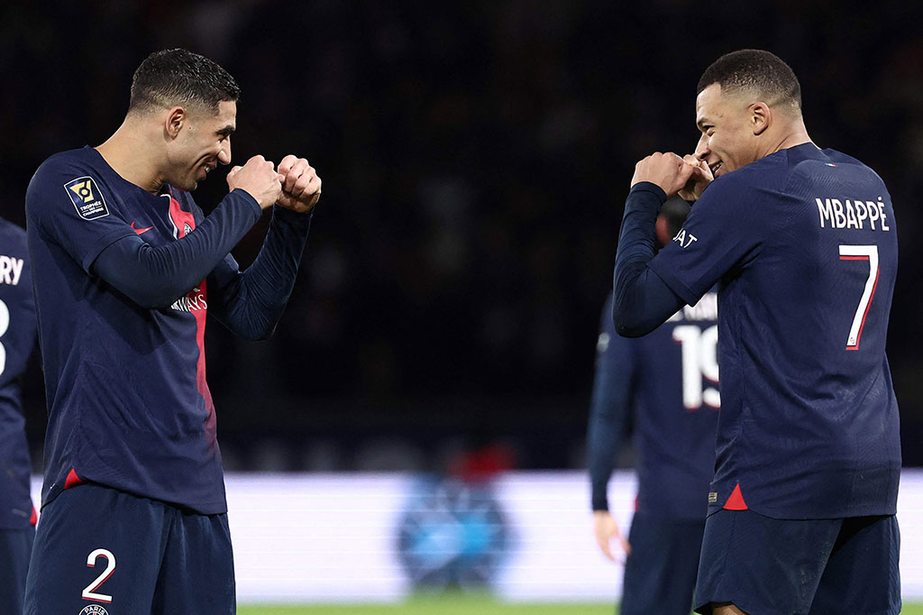 Mbappe kemudian menambahkan gol kedua yang luar biasa sebelum jeda bagi PSG.