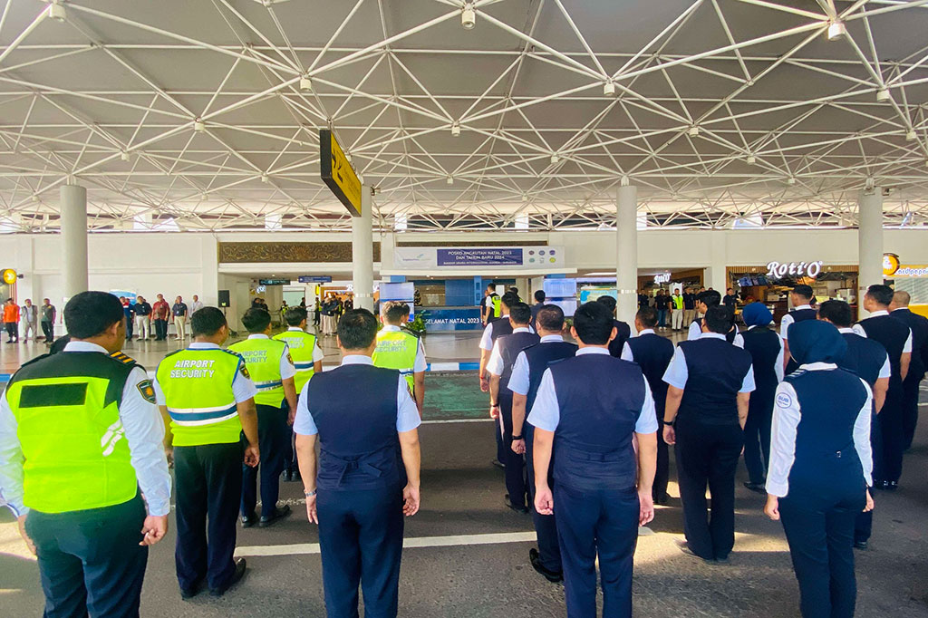 General Manager Bandara Internasional Juanda Sisyani Jaffar mengatakan, puncak pergerakan pesawat, penumpang, dan kargo pada libur nataru terjadi pada 22 Desember 2023 sebanyak 49.743 penumpang. Pada hari itu ada 316 flight dan 234.749 kilogram kargo.