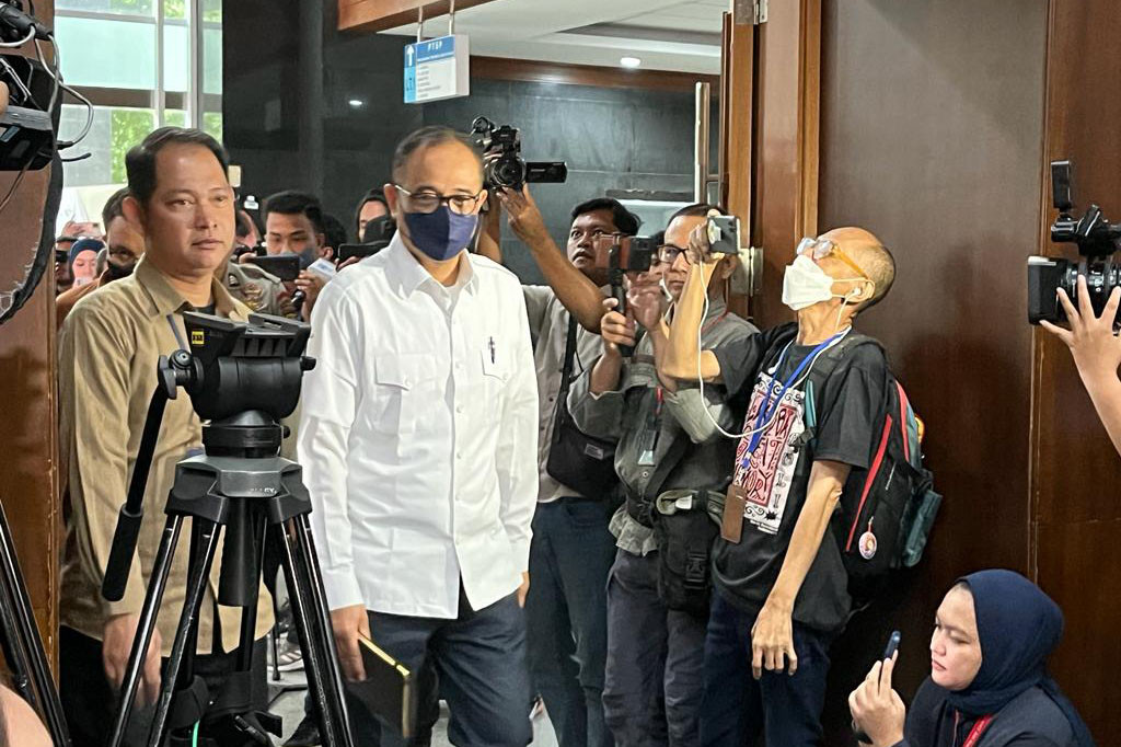 Pengadilan Tindak Pidana Korupsi (Tipikor) pada Pengadilan Negeri Jakarta Pusat menunda persidangan pembacaan vonis kasus dugaan penerimaan gratifikasi dan pencucian uang dengan terdakwa mantan pejabat Ditjen Pajak Rafael Alun Trisambodo. Alasannya hakim belum siap.