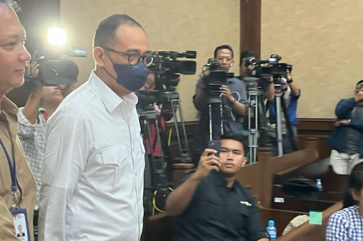 “Kami tunda pembacaan putusan sampai Senin tanggal 8 Januari 2024,” kata Ketua Majelis Suparman Nyompa di Pengadilan Tipikor pada Pengadilan Negeri Jakarta Pusat, Kamis, 4 Januari 2024.