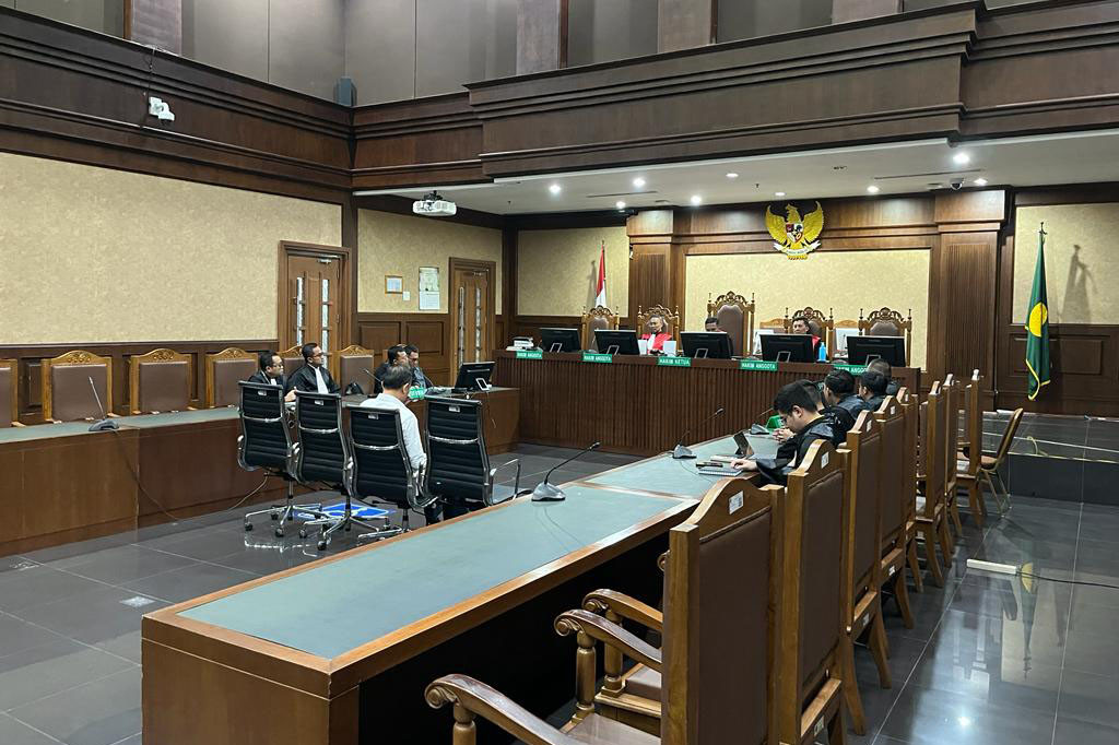 Sebelumnya, Rafael meminta dibebaskan oleh majelis hakim atas semua tuduhan yang diberikan kepadanya. Dia menilai udara bebas pantas untuknya karena sudah berjasa bagi negara.